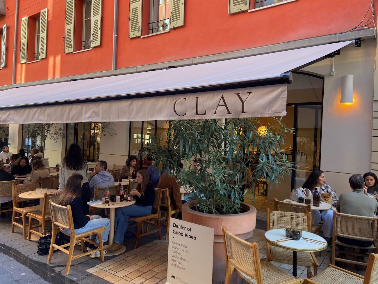 Clay brunch restaurant near Port de Nice