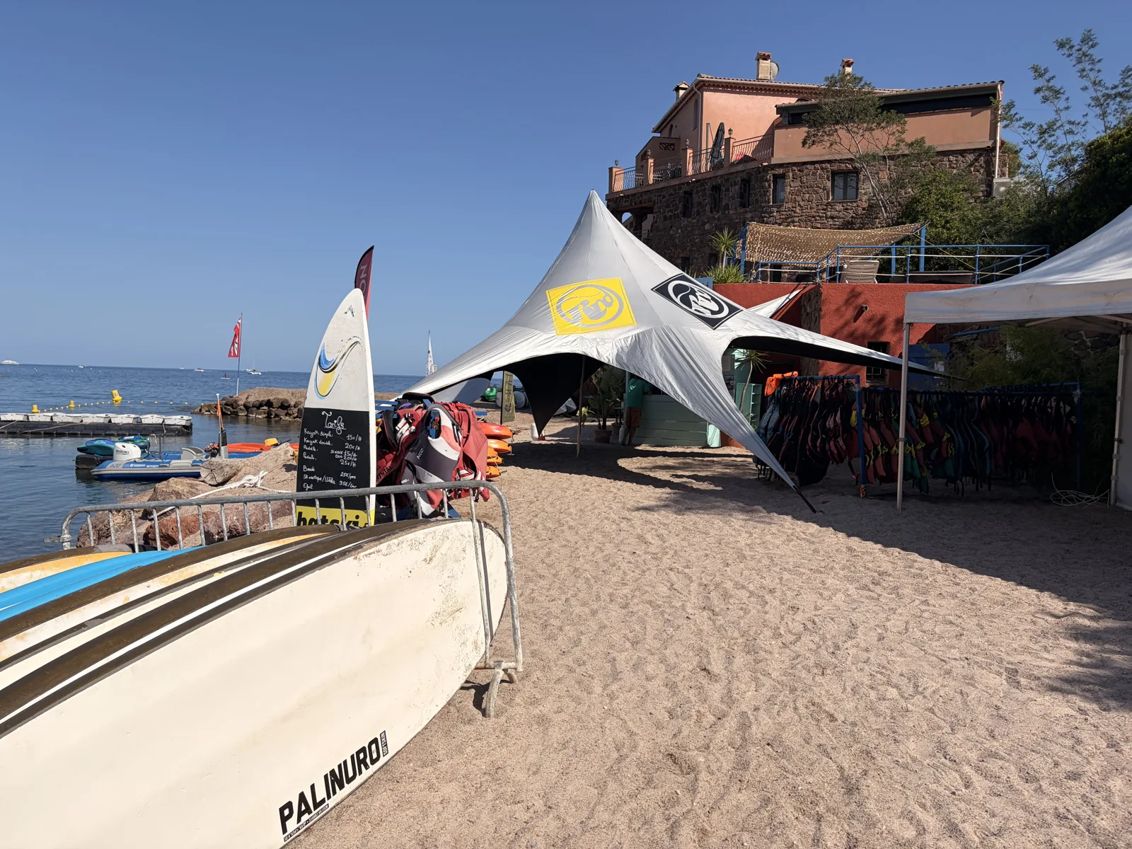 Bat Ski vandsportsbase på La Figueirette-stranden nær Cannes og Esterel